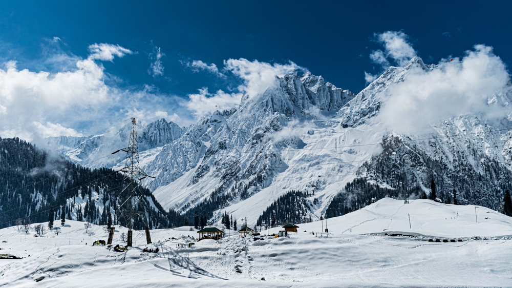 Thajiwas,Glacier,,Is,A,Stunning,Glacier,Located,In,The,Indian
